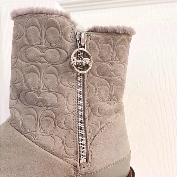 COACH ~ Gray Suede Leather Boots w/Faux Fur Tread Soles & Silver Hardware size 7 - Picture 4 of 10